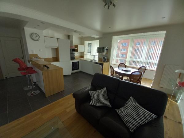 Appartement
                                                                                                                                                                                                                                                                                                                        3 pièce(s)                                                                                                                                                                                                          2 chambre(s)                                                                                                                                                                                                          65  m²