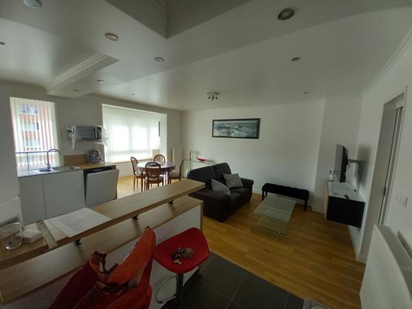 Appartement
                                                                                                                                                                                                                                                                                                                        3 pièce(s)                                                                                                                                                                                                          2 chambre(s)                                                                                                                                                                                                          65  m²