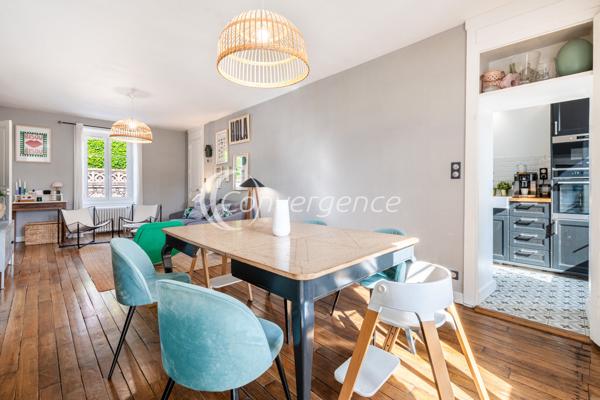 Maison
                                                                                                                                                                                                                                                                                                                        7 pièce(s)                                                                                                                                                                                                          5 chambre(s)                                                                                                                                                                                                          152  m²