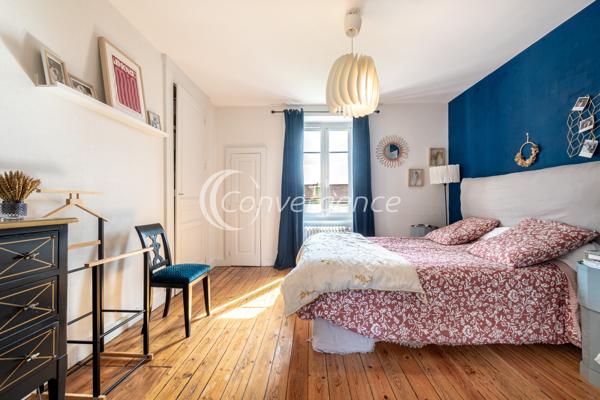 Maison
                                                                                                                                                                                                                                                                                                                        7 pièce(s)                                                                                                                                                                                                          5 chambre(s)                                                                                                                                                                                                          152  m²