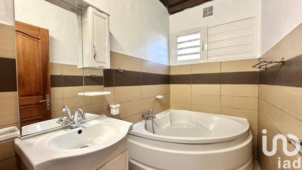 Maison à vendre 11 pièces 215 m² Le Tampon