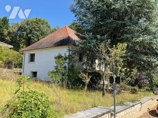 A VENDRE : Dans village avec commerces, proche GOURDON (Lot - 46), maison en pierre avec terrai...