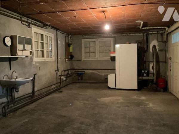 A VENDRE : Dans village avec commerces, proche GOURDON (Lot - 46), maison en pierre avec terrai...