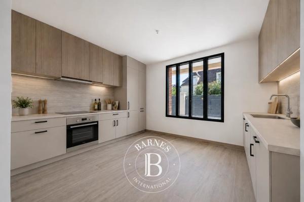 Joinville-le-Pont, Maison 5 Chambres -  219 m² à vendre