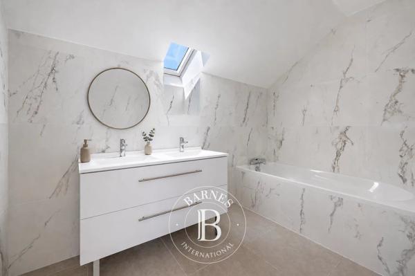 Joinville-le-Pont, Maison 5 Chambres -  219 m² à vendre