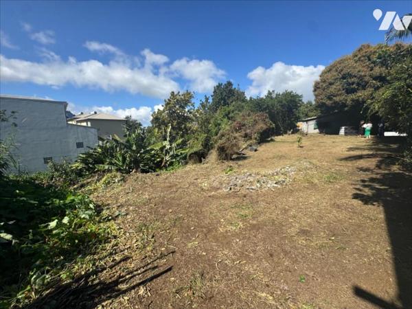 Terrain constructible 893 m²  au  Tampon