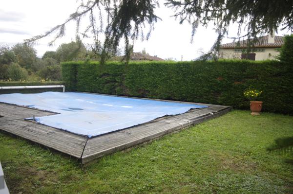 Maison à vendre 8 pièces; grand sous-sol, piscine sur terrain de 1500 m² située au Sud D'Auch