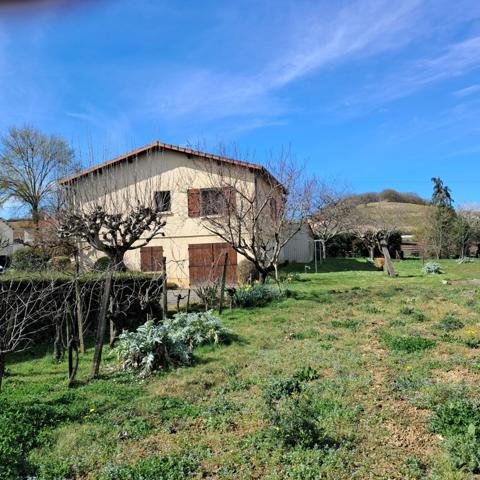 Maison à vendre 8 pièces; grand sous-sol, piscine sur terrain de 1500 m² située au Sud D'Auch