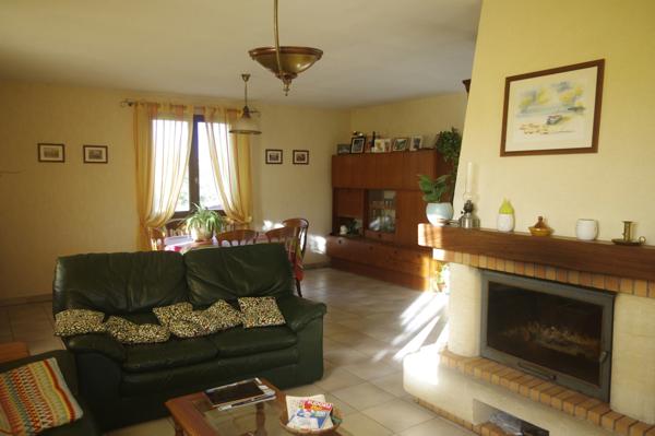 Maison à vendre 8 pièces; grand sous-sol, piscine sur terrain de 1500 m² située au Sud D'Auch