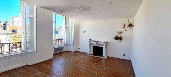 Appartement - 60 m2 - GARE - 2 ème étage - balconnet