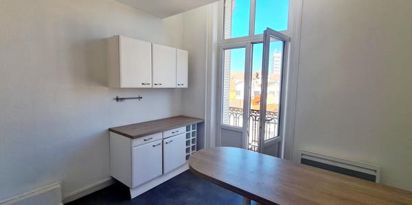 Appartement - 60 m2 - GARE - 2 ème étage - balconnet