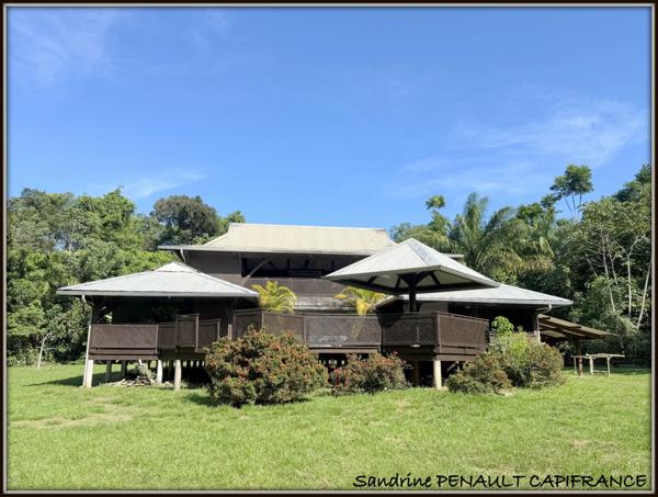 A VENDRE A MONTSINERY TONNEGRANDE (CARAPA) UNE MAGNIFIQUE PROPRIETE T6 DE 268 m² - TERRAIN 1 HECTARE - AU PRIX DE 392 000 €.