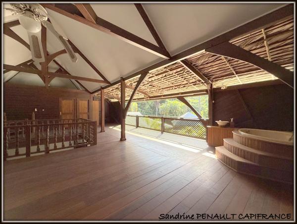 A VENDRE A MONTSINERY TONNEGRANDE (CARAPA) UNE MAGNIFIQUE PROPRIETE T6 DE 268 m² - TERRAIN 1 HECTARE - AU PRIX DE 392 000 €.