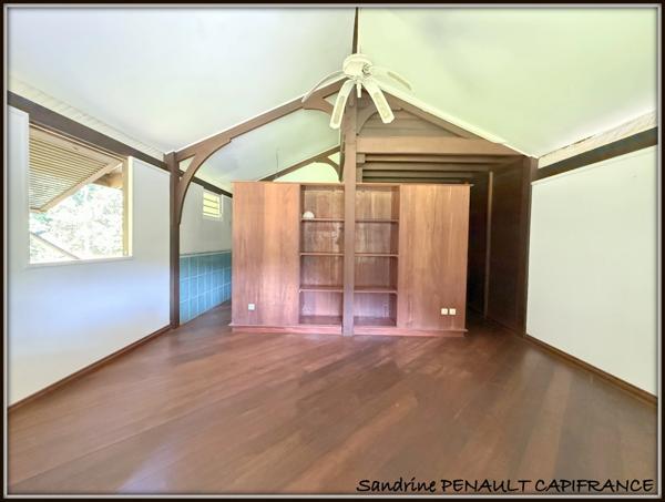 A VENDRE A MONTSINERY TONNEGRANDE (CARAPA) UNE MAGNIFIQUE PROPRIETE T6 DE 268 m² - TERRAIN 1 HECTARE - AU PRIX DE 392 000 €.