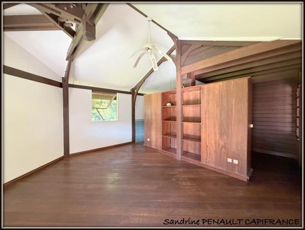 A VENDRE A MONTSINERY TONNEGRANDE (CARAPA) UNE MAGNIFIQUE PROPRIETE T6 DE 268 m² - TERRAIN 1 HECTARE - AU PRIX DE 392 000 €.