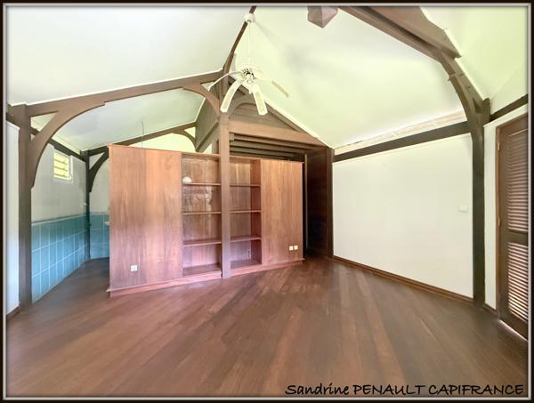 A VENDRE A MONTSINERY TONNEGRANDE (CARAPA) UNE MAGNIFIQUE PROPRIETE T6 DE 268 m² - TERRAIN 1 HECTARE - AU PRIX DE 392 000 €.