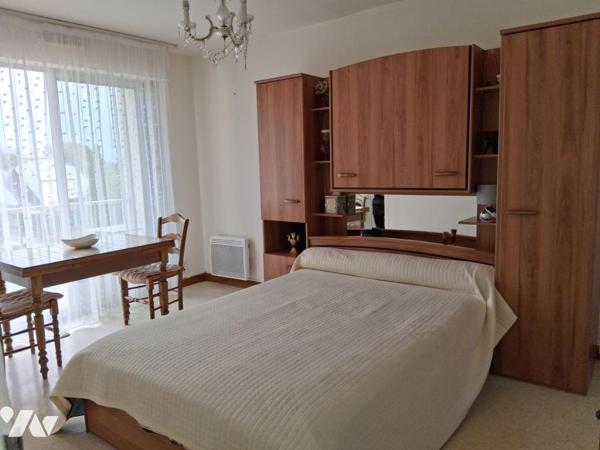 STUDIO 2ème étage, balcon, cave et parking