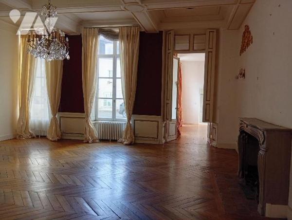 Appartement Duplex à vendre à Orléans, Loiret (45)

Au coeur du centre-ville ancien d'Orléans...