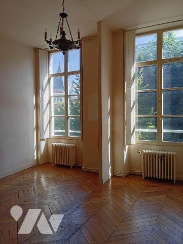 Appartement Duplex à vendre à Orléans, Loiret (45)

Au coeur du centre-ville ancien d'Orléans...