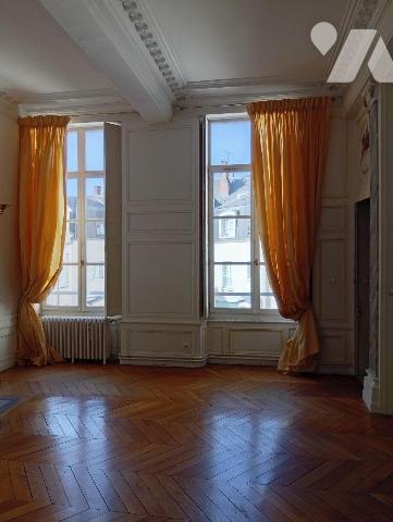 Appartement Duplex à vendre à Orléans, Loiret (45)

Au coeur du centre-ville ancien d'Orléans...