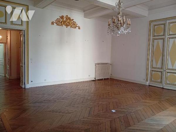 Appartement Duplex à vendre à Orléans, Loiret (45)

Au coeur du centre-ville ancien d'Orléans...