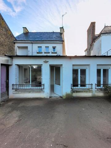 Maison 4 pièces+ local loué au cœur de Radenac