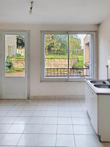 Maison 4 pièces+ local loué au cœur de Radenac