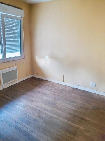 Maison 4 pièces+ local loué au cœur de Radenac