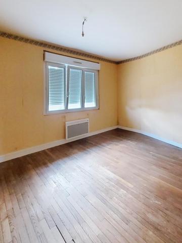 Maison 4 pièces+ local loué au cœur de Radenac