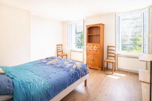 Maison à NEUILLY-LE-VENDIN, 53250 - 5 pièces 86m²