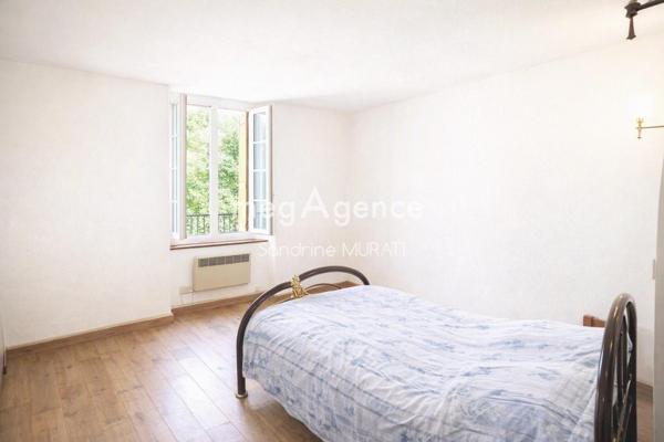 Maison à NEUILLY-LE-VENDIN, 53250 - 5 pièces 86m²