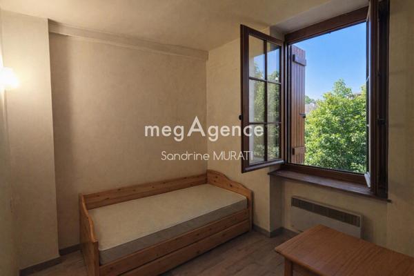 Maison à NEUILLY-LE-VENDIN, 53250 - 5 pièces 86m²