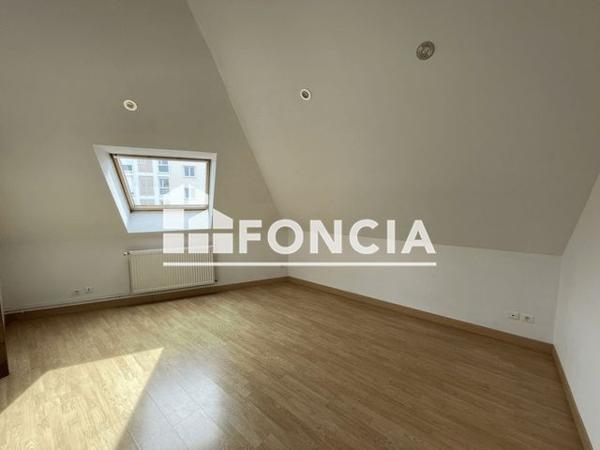 Location Appartement 4 pièces 48.1 m² - 8 RUE VANGILVEN Charleville Mezieres 08000