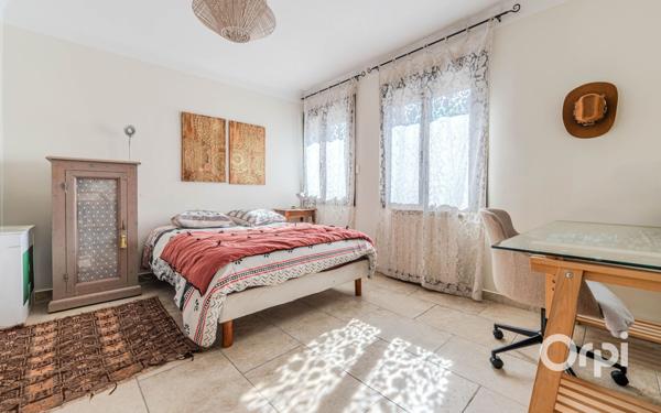 Maison à vendre    7 pièces •  Uchaud