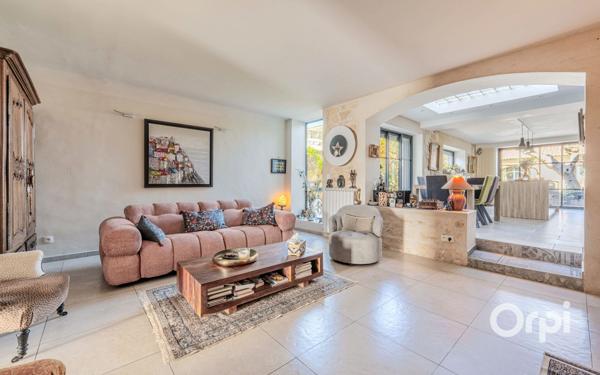 Maison à vendre    7 pièces •  Uchaud