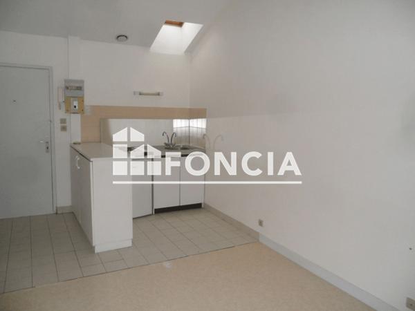 Location Appartement 2 pièces 27.07 m² - 55 RUE DE LA CATHEDRALE Poitiers 86000