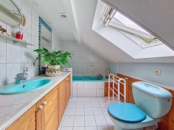 ORLEANS - MAISON ANNEES 30 - 120M2 au sol - 5 CHAMBRES - DOUBLE GARAGE - STUDIO INDEPENDANT louable - JARDIN ARBORE