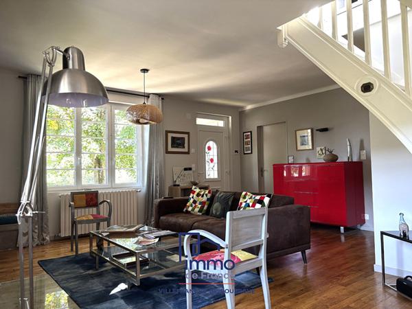 Maison de charme  proche centre , terrain clos et  piscine.