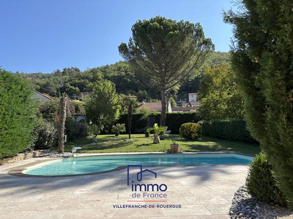 Maison de charme  proche centre , terrain clos et  piscine.