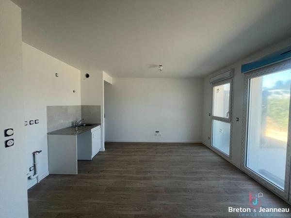 Studio NEUF avec terrasse - BONCHAMPS-LES-LAVAL - Centre