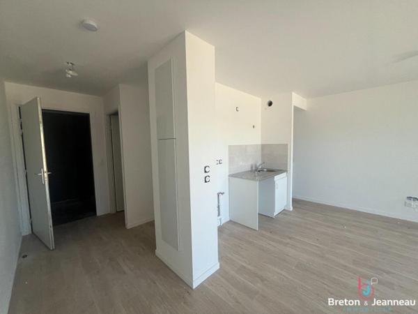Studio NEUF avec terrasse - BONCHAMPS-LES-LAVAL - Centre