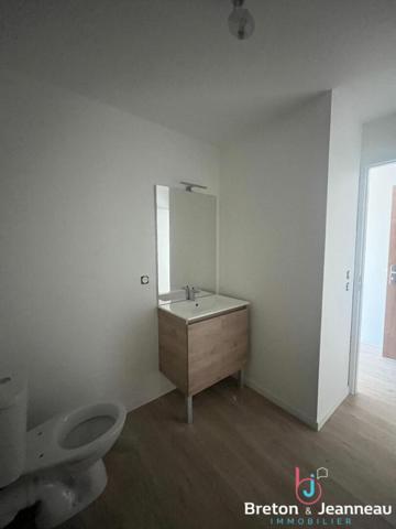 Studio NEUF avec terrasse - BONCHAMPS-LES-LAVAL - Centre