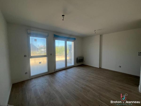 Studio NEUF avec terrasse - BONCHAMPS-LES-LAVAL - Centre