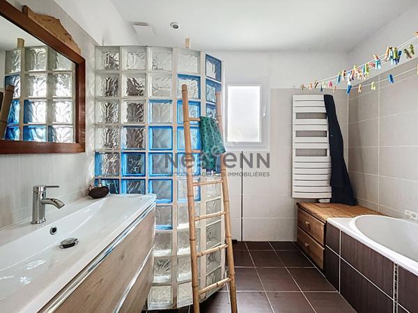 Vente maison de 117m², 4 chambres, 2 garages, sur un terrain de plus de 600m² à Chateauneuf-sur-Sarthe
