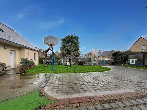 Vente maison de 117m², 4 chambres, 2 garages, sur un terrain de plus de 600m² à Chateauneuf-sur-Sarthe