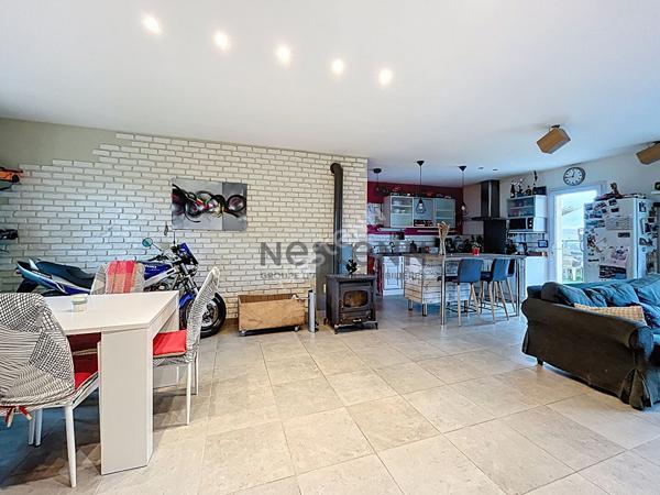Vente maison de 117m², 4 chambres, 2 garages, sur un terrain de plus de 600m² à Chateauneuf-sur-Sarthe
