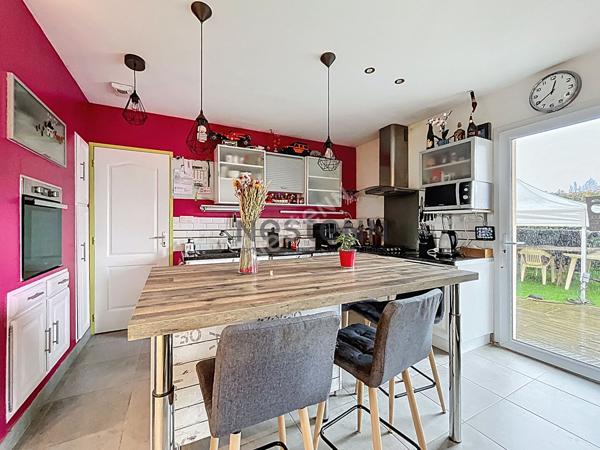 Vente maison de 117m², 4 chambres, 2 garages, sur un terrain de plus de 600m² à Chateauneuf-sur-Sarthe