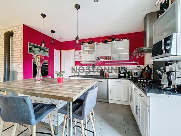 Vente maison de 117m², 4 chambres, 2 garages, sur un terrain de plus de 600m² à Chateauneuf-sur-Sarthe
