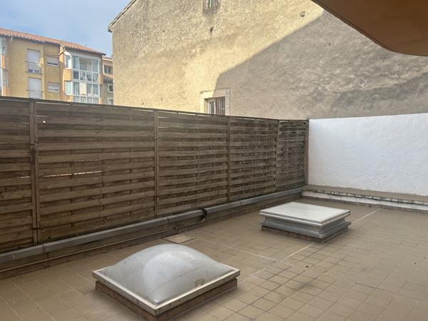 QUARTIER PALAIS - GRANDE TERRASSE - PLACE STATIONNEMENT