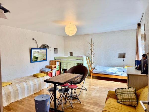 Manoir restauré du XVIe IMH 12ha rivière, bois et dépendances